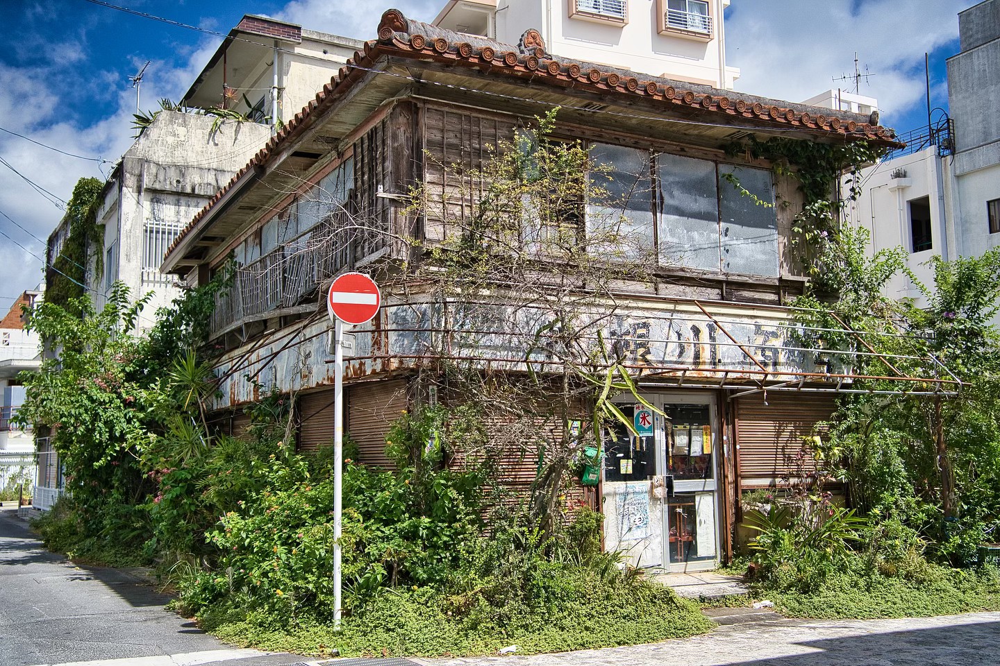 我が青春の与那原界隈。

失われる景色。残る景色。変わる景色。...