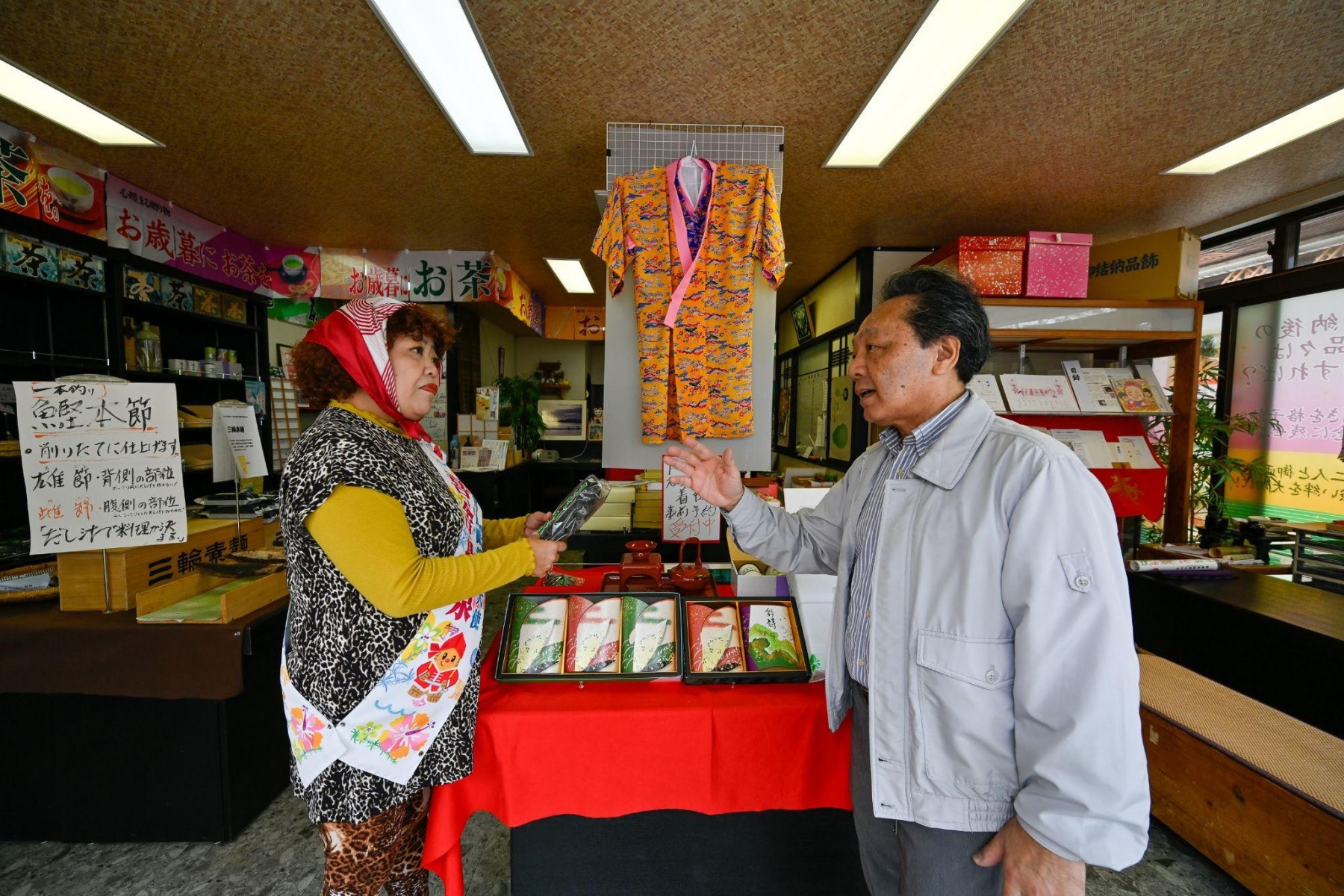 お茶や昆布を扱う老舗「神谷茶舗」