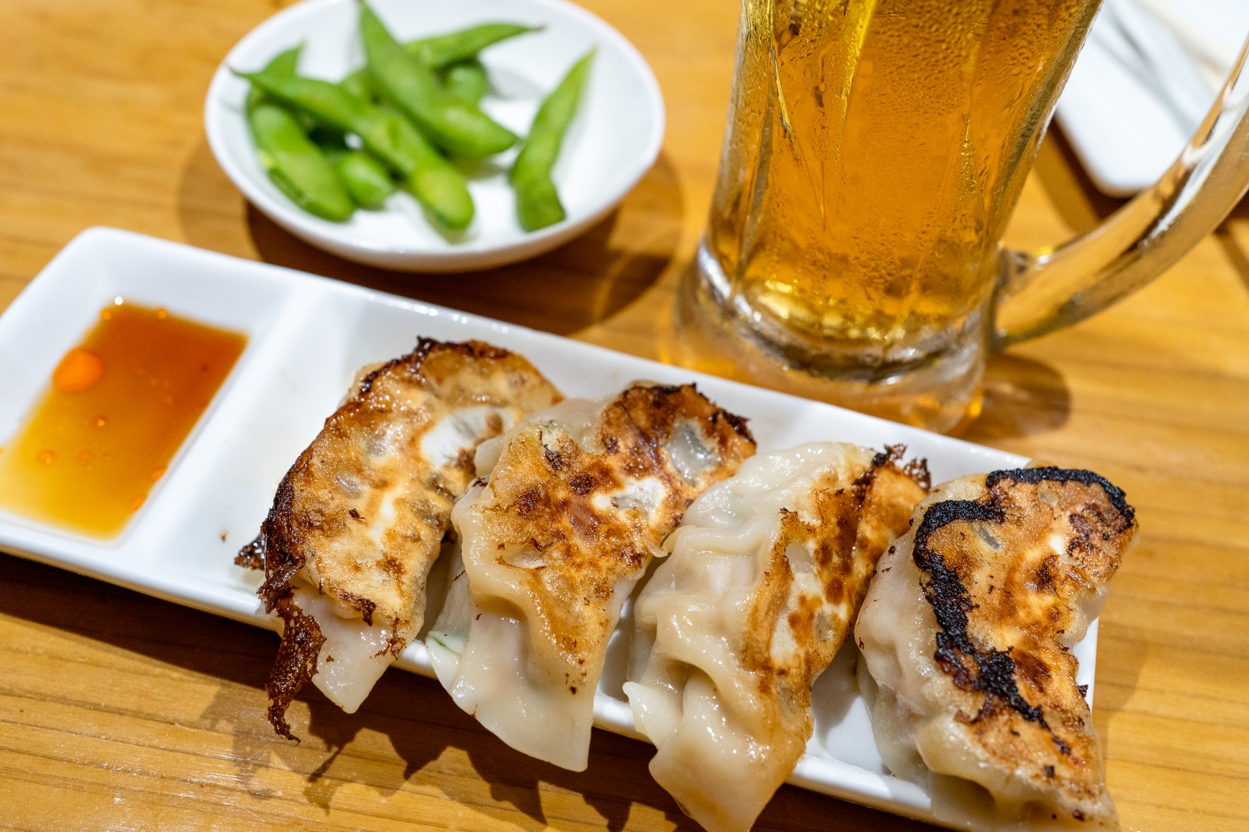 「餃子屋 たぬき」で最初の一杯！