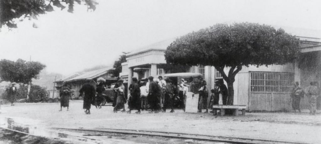 軽便与那原駅舎